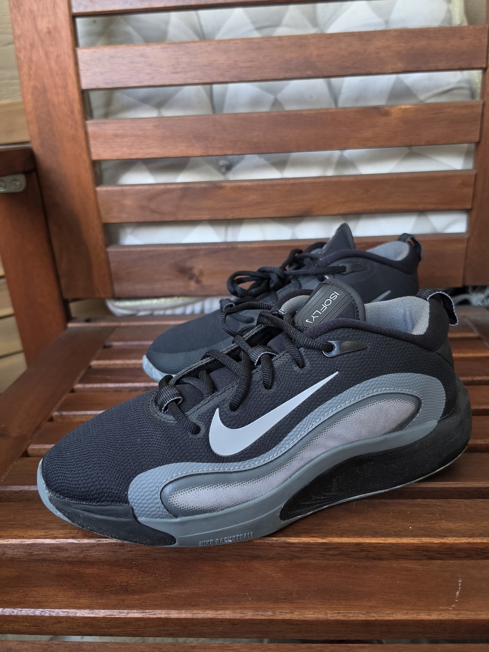 Nike IsoFly GS Black Men’s Size 6